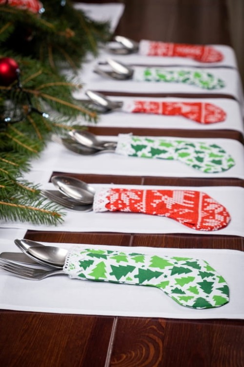 etui na sztućce czerwone i zielone na Boże Narodzenie