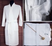 Szlafrok hotelowy gofrowany z pojemnymi kieszeniami krój kimono