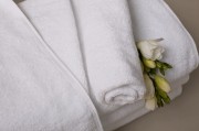 Białe ręczniki hotelowe Deluxe 500 g 100% bawełna w rozmiarach 30x50, 50x100, 70x140 cm