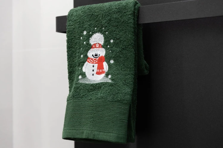 ręcznik świąteczny bałwanek butelkowa zieleń.jpg