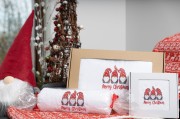 Komplet świąteczny: duży ręcznik kąpielowy, ręcznik do rąk i poduszka z haftem krasnali