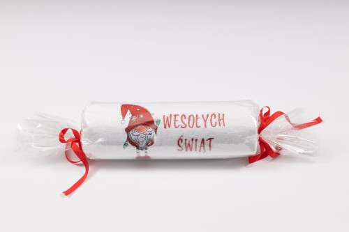 Świąteczny ręcznik z haftem krasnala i napisem Wesołych Świąt 70x140 cm zapakowany w ozdobny celofan