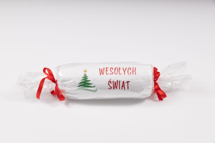 Świąteczny ręcznik z haftem choinki i napisem Wesołych Świąt 70x140 cm zapakowany w ozdobny celofan