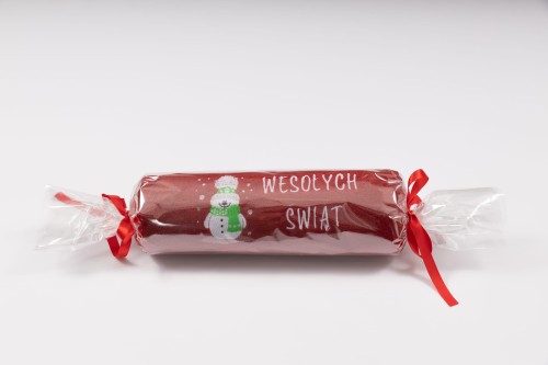 Świąteczny ręcznik z haftem bałwanka i napisem Wesołych Świąt 70x140 cm zapakowany w celofan jako prezent pod choinkę