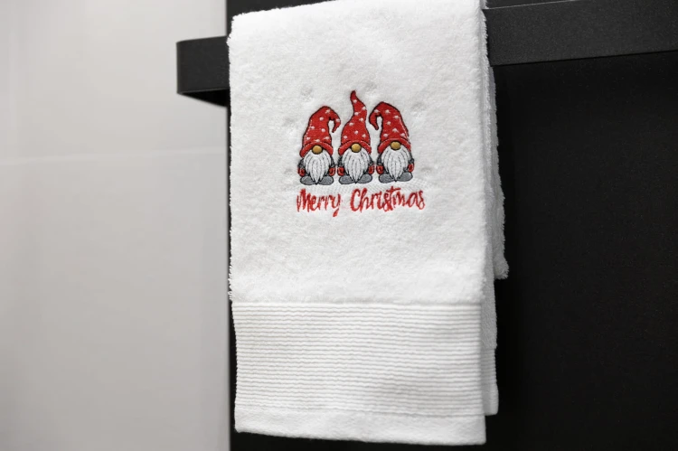 ręcznik świąteczny krasnale.jpg