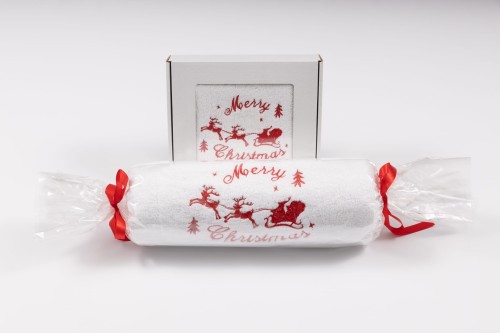Zestaw świątecznych ręczników 70x140 i 50x100 cm z haftem reniferów i napisem Merry Christmas – duży w celofanie, mały w pudełku z okienkiem