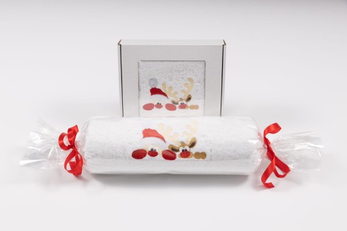 Zestaw świątecznych ręczników 70x140 i 50x100 cm z haftem Mikołaja i renifera – duży w celofanie, mały w pudełku z okienkiem