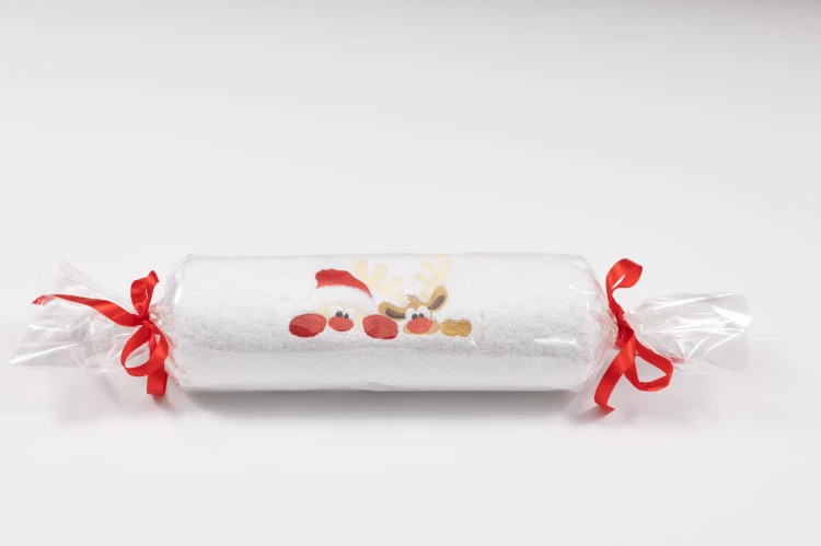 ręcznik świąteczny reniferi gwiazdor w celofanie.jpg