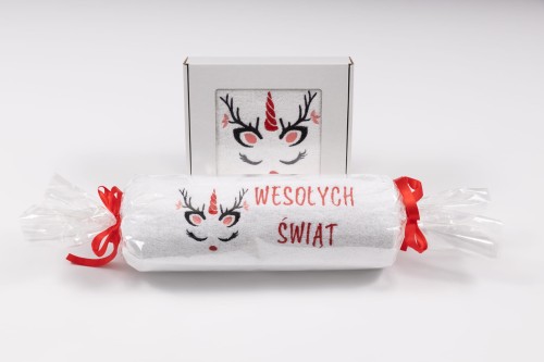 Zestaw świątecznych ręczników 70x140 i 50x100 cm z haftem jednorożca i napisem Wesołych Świąt – duży w celofanie, mały w pudełku z okienkiem