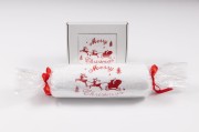 Zestaw świątecznych ręczników 70x140 i 50x100 cm z haftem reniferów i Merry Christmas – duży kąpielowy w celofanie, mały w pudełku z okienkiem