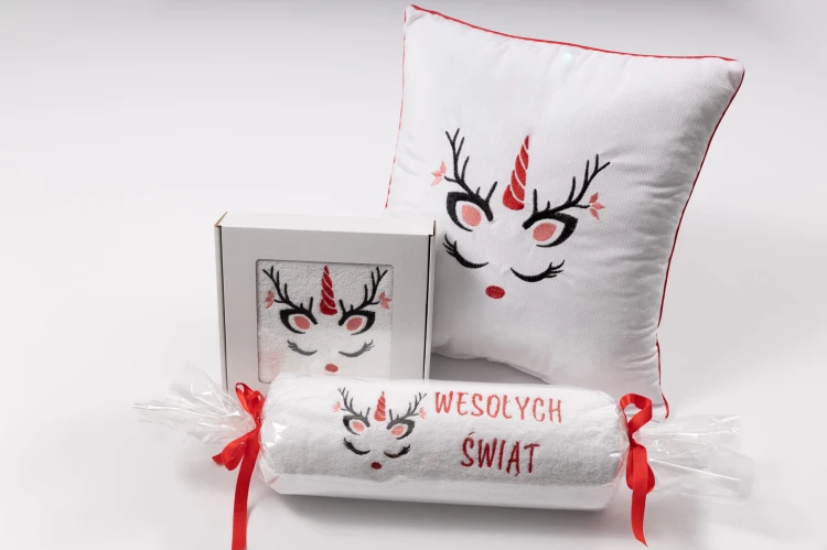 Zestaw świąteczny  jednorożec z białą poduszką.jpg