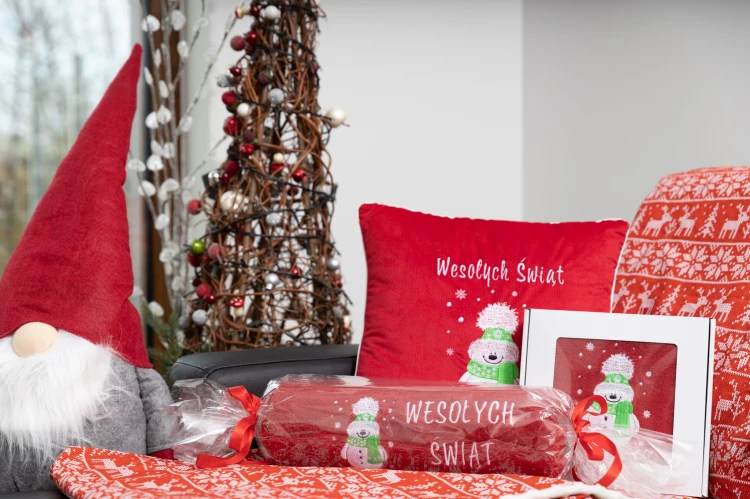 Zestaw świąteczny  bałwanek czerowna poduszka.jpg