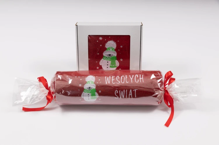 Zestaw świątecznych ręczników 70x140 i 50x100 cm z haftem bałwanka – duży kąpielowy w celofanie, mały w pudełku z okienkiem