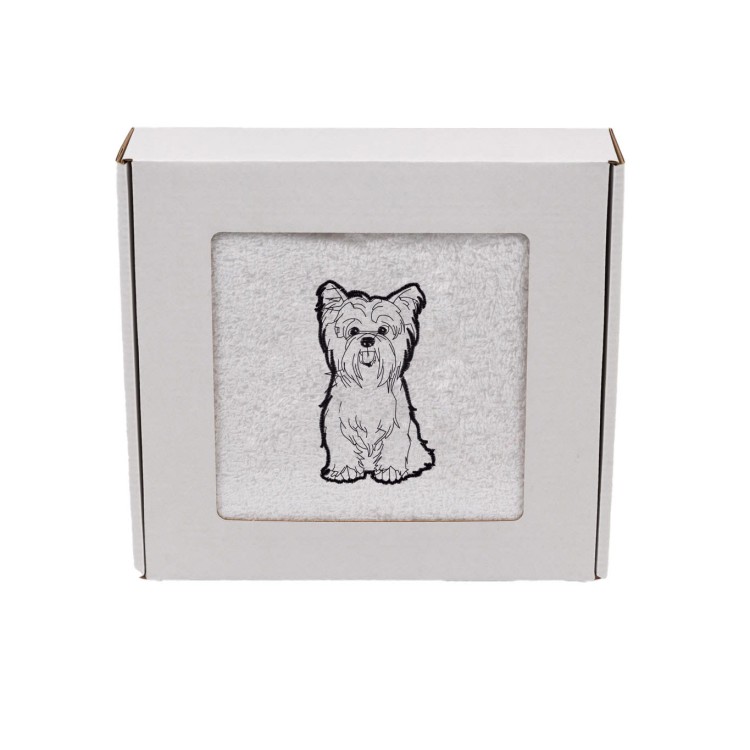 Elegancki ręcznik bawełniany z haftem psa rasy Yorkshire Terrier, zapakowany w pudełko z okienkiem – personalizowany prezent dla miłośnika Yorków.