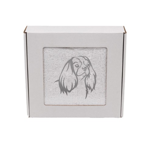 Elegancki ręcznik bawełniany z haftem Cavalier King Charles Spaniel, zapakowany w pudełko z okienkiem – personalizowany prezent dla wielbiciela psów.