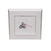 ręcznik z haftem dziewczynka z serduszkami