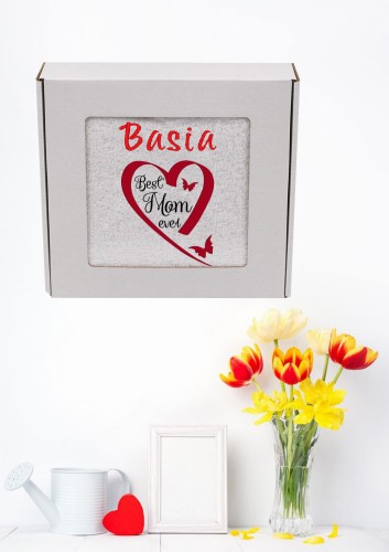 Ręcznik z personalizowanym haftem na Dzień Mamy biały, bawełna frotte 500 g,  zapakowany na prezent w pudełko z okienkiem