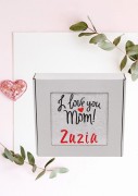 Ręcznik z personalizowanym haftem na Dzień Mamy biały, bawełna frotte 500 g,  zapakowany na prezent w pudełko z okienkiem