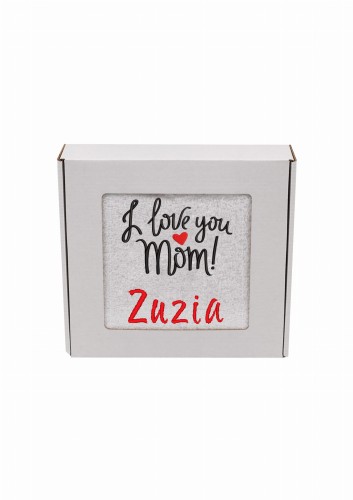 Ręcznik z personalizowanym haftem na Dzień Mamy biały, bawełna frotte 500 g,  zapakowany na prezent w pudełko z okienkiem