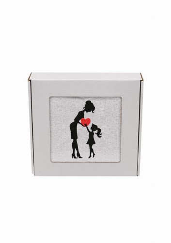 Ręcznik z personalizowanym haftem na Dzień Mamy biały, bawełna frotte 500 g,  zapakowany na prezent w pudełko z okienkiem