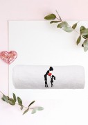 Ręcznik z personalizowanym haftem na Dzień Mamy biały, bawełna frotte 500 g,  zapakowany na prezent