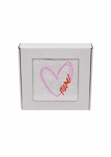 Ręcznik z personalizowanym haftem na Dzień Mamy biały, bawełna frotte 500 g,  zapakowany na prezent w pudełko z okienkiem