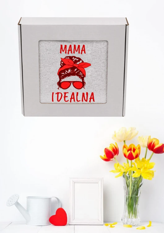 Ręcznik z personalizowanym haftem na Dzień Mamy biały, bawełna frotte 500 g,  zapakowany na prezent w pudełko z okienkiem