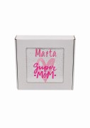 Ręcznik z personalizowanym haftem na Dzień Mamy biały, bawełna frotte 500 g,  zapakowany na prezent w pudełko z okienkiem