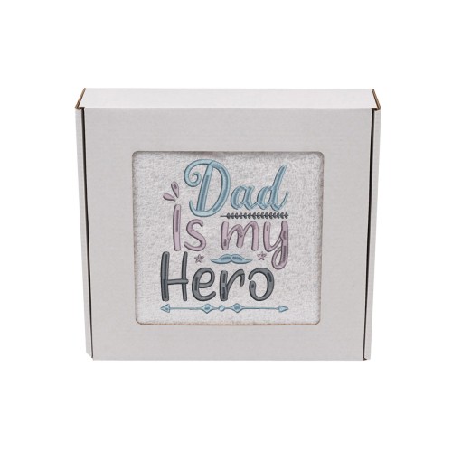Biały ręcznik z haftem dla taty "Dad is my Hero" 50x100 cm.