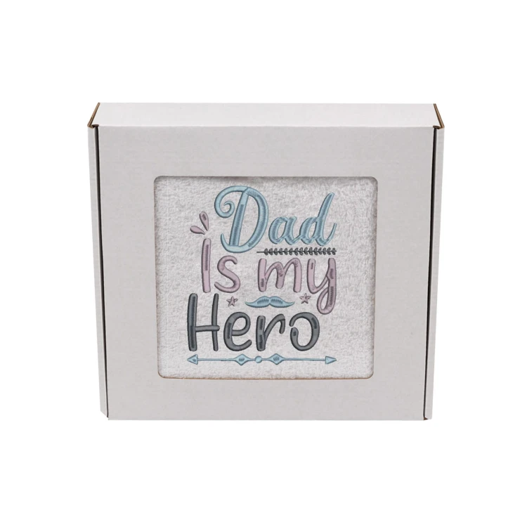 Biały ręcznik z haftem dla taty "Dad is my Hero" 50x100 cm.