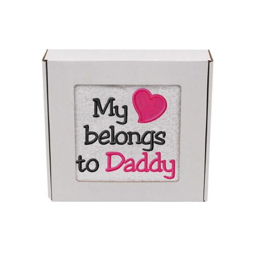 Biały ręcznik z haftem dla taty "My heart belongs to Daddy" 50x100 cm.