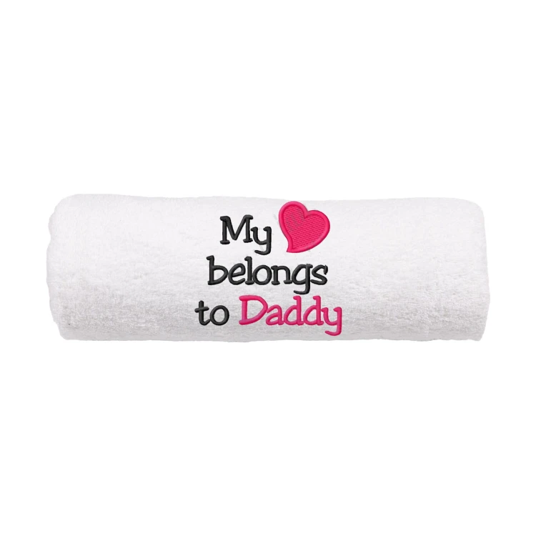 Biały ręcznik z haftem dla taty "My heart belongs to Daddy" 50x100 cm.