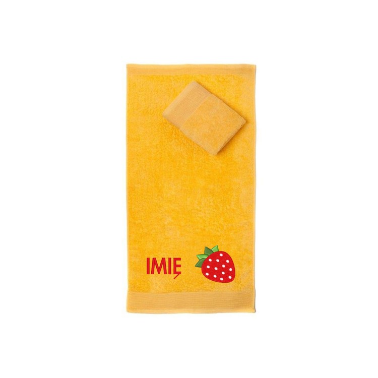 Ręcznik do przedszkola z haftem truskawki i imieniem dziecka, bawełna premium 500g.