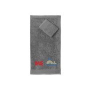 Ręcznik do przedszkola z haftem wieloryba i imieniem dziecka, bawełna premium 500g.