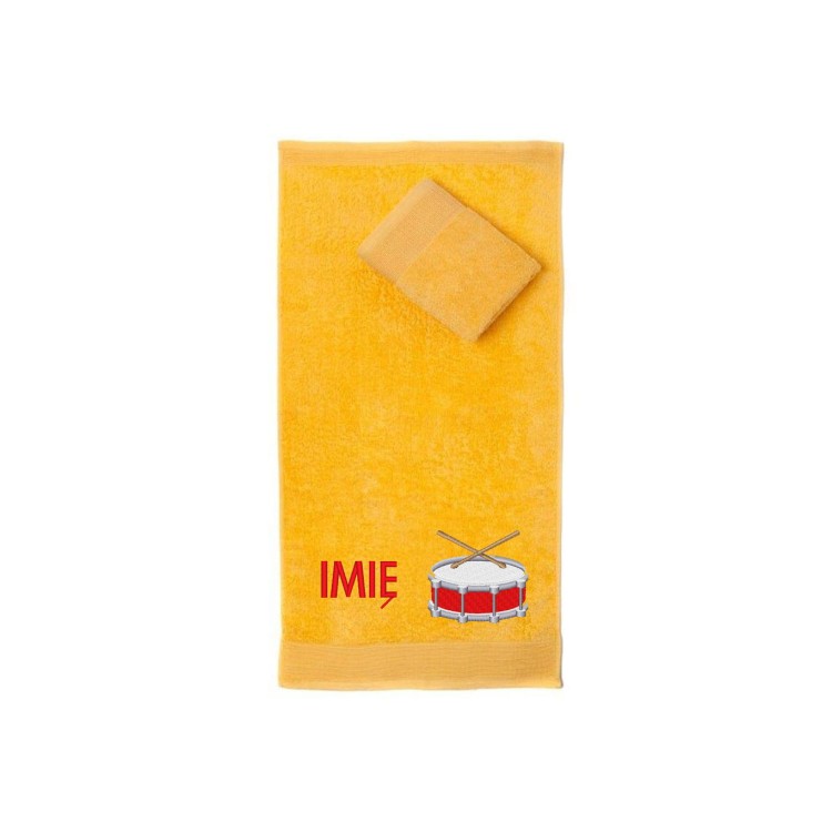 Ręcznik do przedszkola z haftem bębenka i imieniem dziecka, bawełna premium 500g.