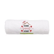 Biały ręcznik z haftem Home Sweet Home z motywem domu i serduszek.