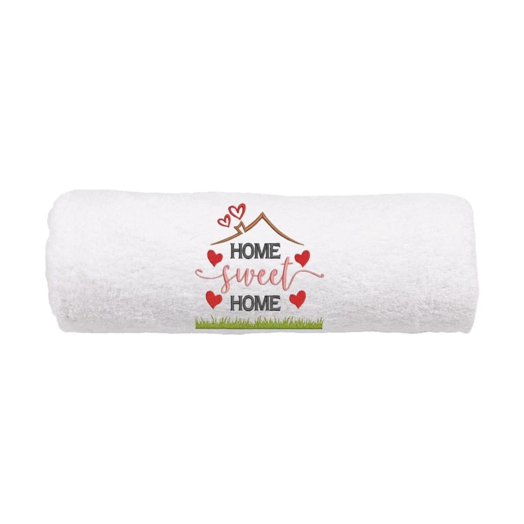 Biały ręcznik z haftem Home Sweet Home z motywem domu i serduszek.