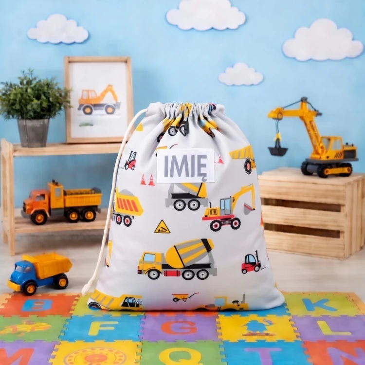 Duży bawełniany worek na pościel do przedszkola 50x60 cm, wzór w koparki, betoniarki, pasujący do kompletu pościeli z personalizowanym haftem.