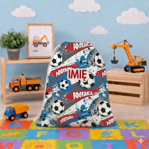 Duży bawełniany worek na pościel do przedszkola 50x60 cm z haftowanym  imieniem dziecka, wzór w football, piłki nożne , ściągany sznurkiem.