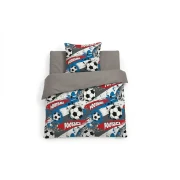 Dwustronny komplet pościeli do przedszkola z wypełnieniem, wzór w football, piłkę nożną z personalizowanym haftem imiennym, połączenie bawełny i Velvetu.