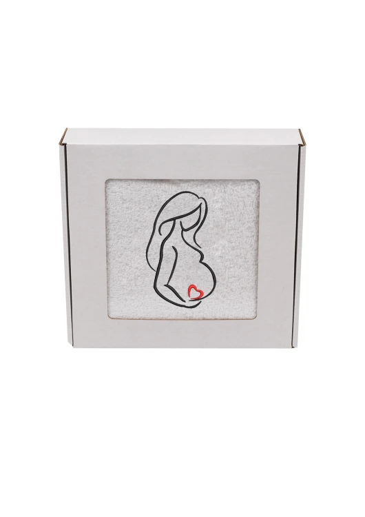 Biały, puszysty personalizowany ręcznik z haftem sylwetki kobiety w ciąży, zapakowany w eleganckie pudełko z okienkiem. Idealny, gotowy prezent na Baby Shower lub Bociankowe. Wykonany ze 100% bawełny frotte o wysokiej gramaturze 500g.