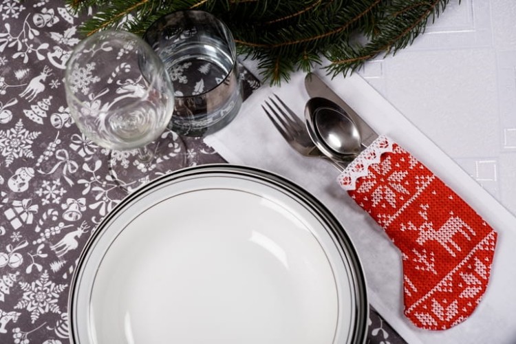 etui na sztućce czerwone na Boże Narodzenie