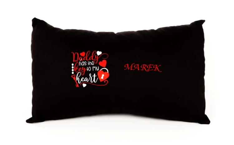 Poduszka z haftem na Dzień Taty.jpg